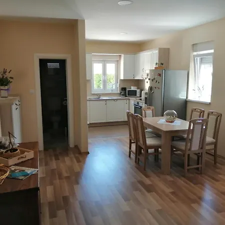 Amaya Semesterbostad *