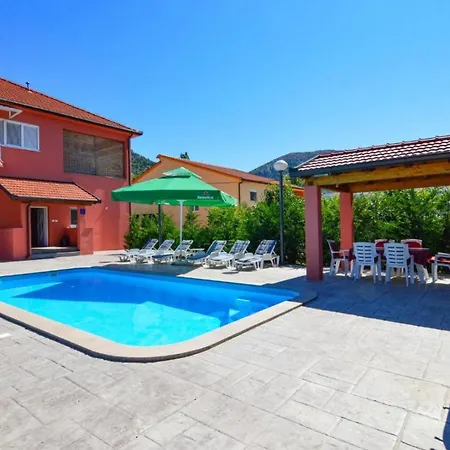 Semesterbostad Amaya *